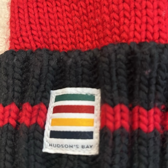 Ladies Canada/Maple Leaf Mittens - Picture 5 of 6